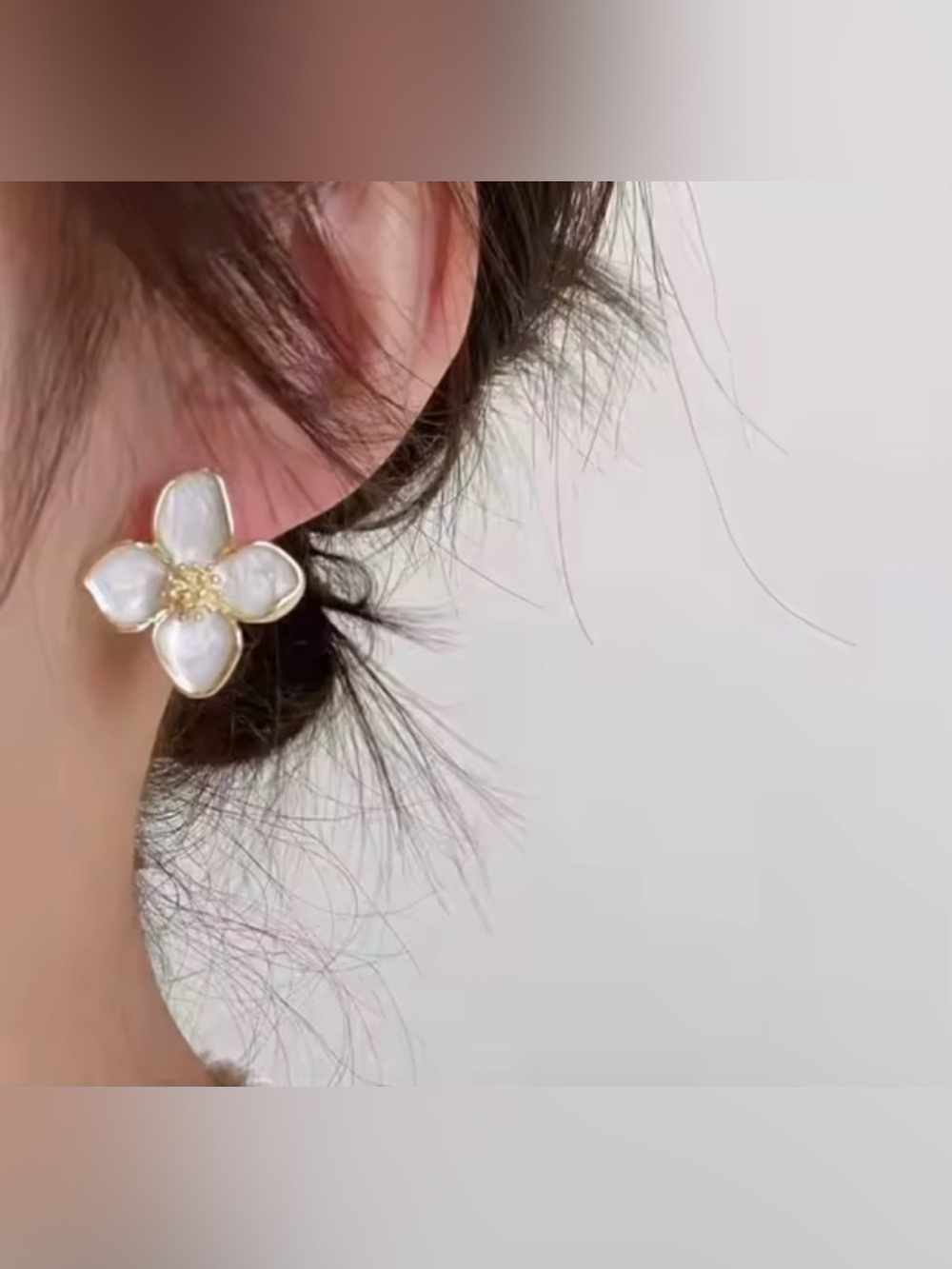 NWT- Earrings Gold and White Floral - Stud - Jewelry - Picture 4 of 4